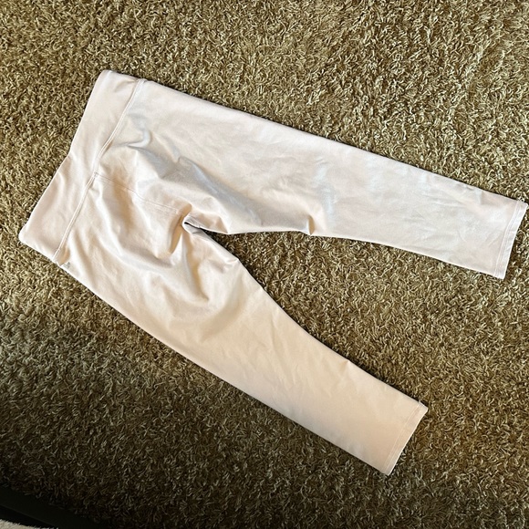 Demi lovato fabletic - Picture 2 of 3